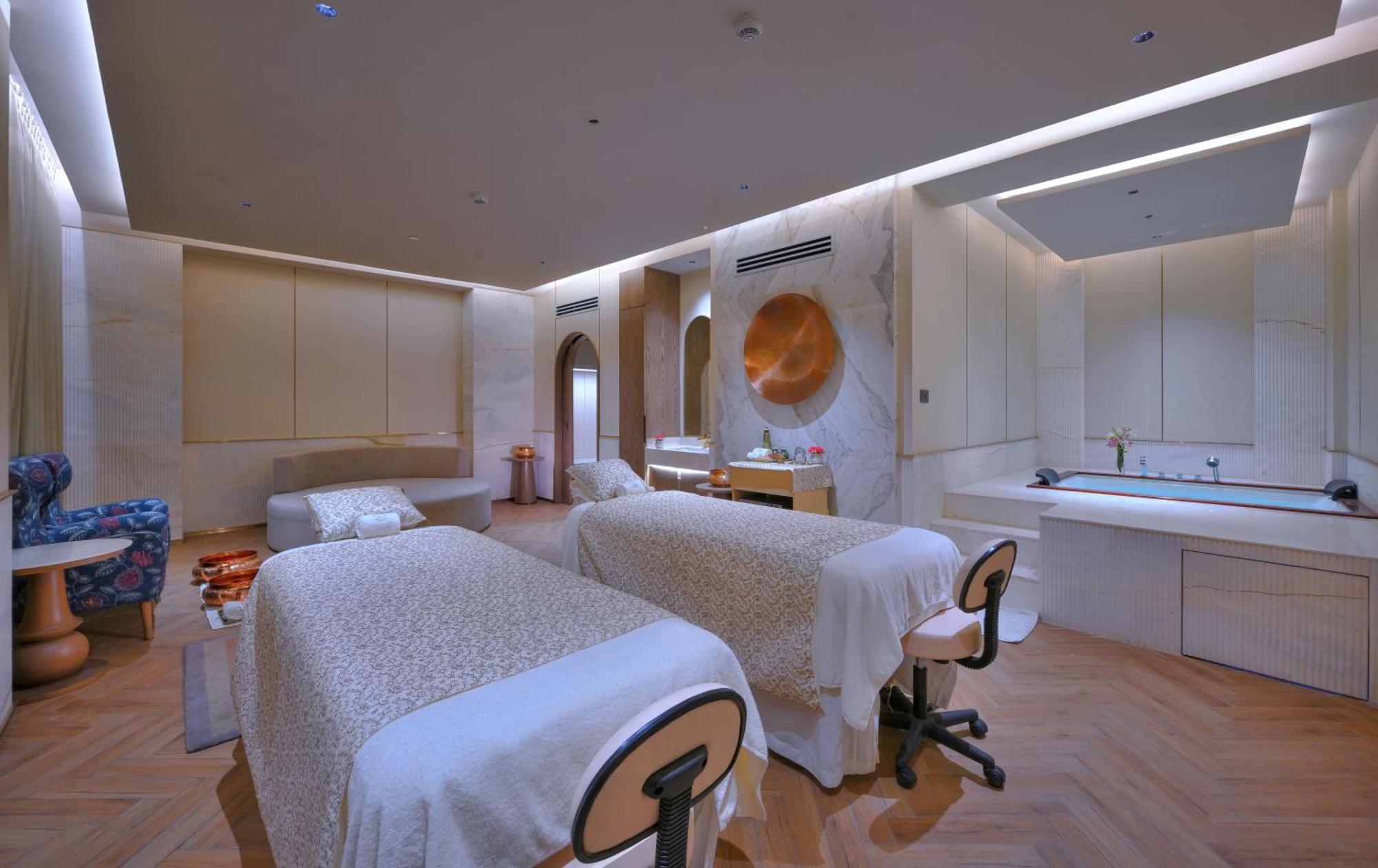 Taj Hotel & Convention Centre, Agra Агра Екстериор снимка The Spa at The Landmark
